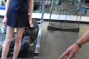 瀚森体能训练时，给体能师安排了一波柔韧性测试！