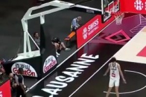 成扣篮大赛了！美国U19全场扣了29个篮 暴虐约旦73分