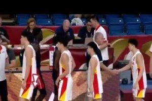 上届U19一名美国球员赛后拒绝与中国球员握手，社媒上遭谩骂